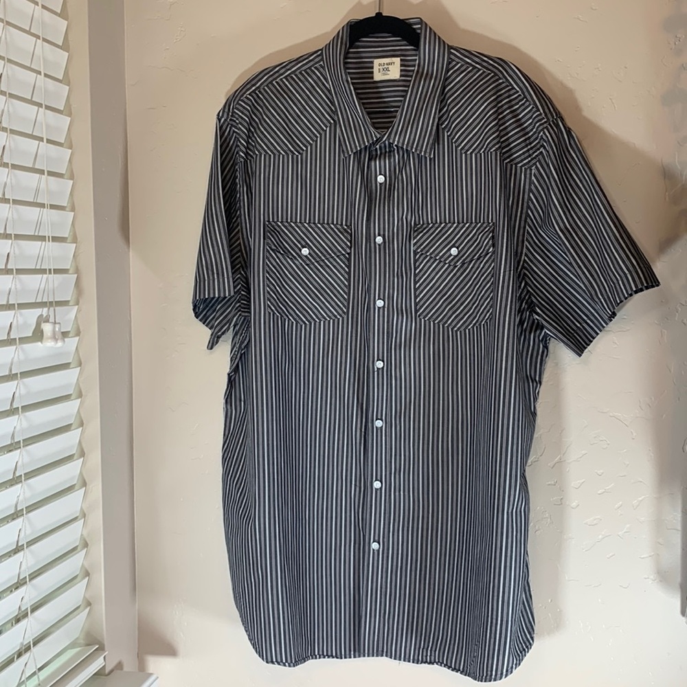 Old Navy Men's Short Sleeve Grey, White Striped Dress Shirt - XXL - Picture 2 of 8